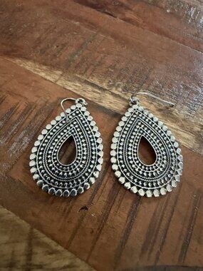 Lucky Brand Silver Tone Drop Dangle Style Earrings Western